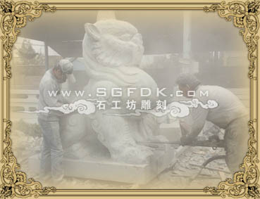 石狮子雕刻过程：狮子细部雕刻